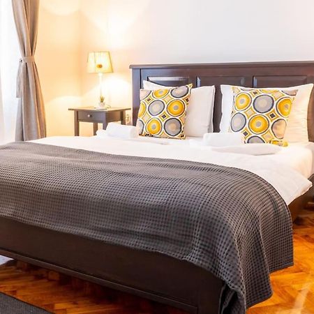 Central And Comfy 2Bdr Apartment Near Parliament Belgrado Esterno foto