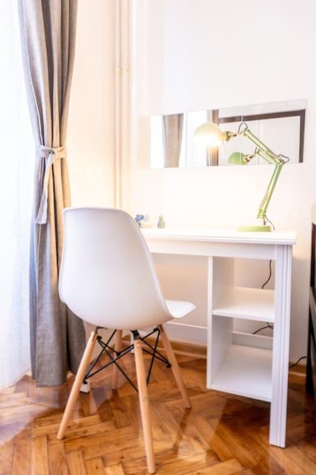Central And Comfy 2Bdr Apartment Near Parliament Belgrado Esterno foto