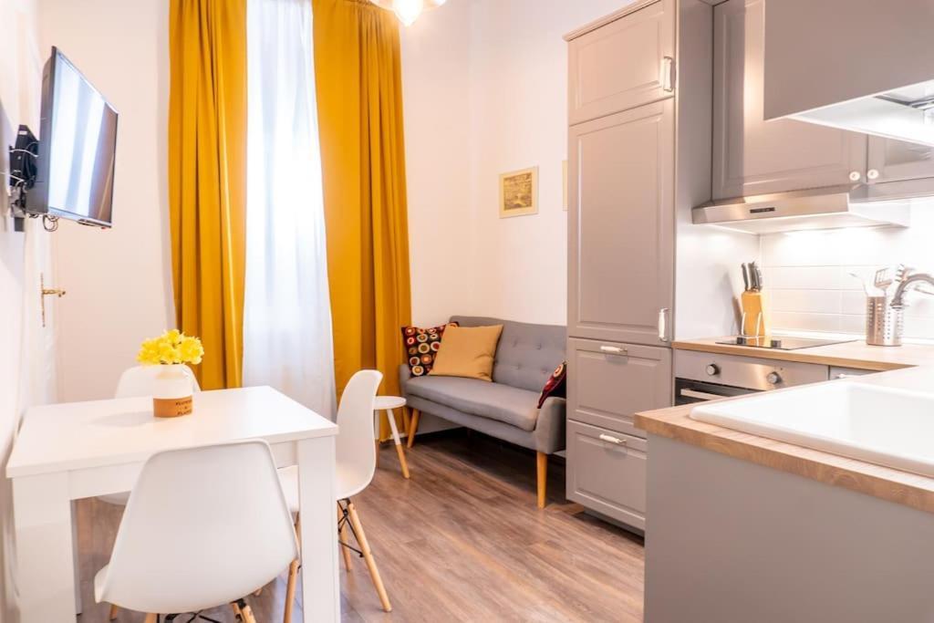 Central And Comfy 2Bdr Apartment Near Parliament Belgrado Esterno foto